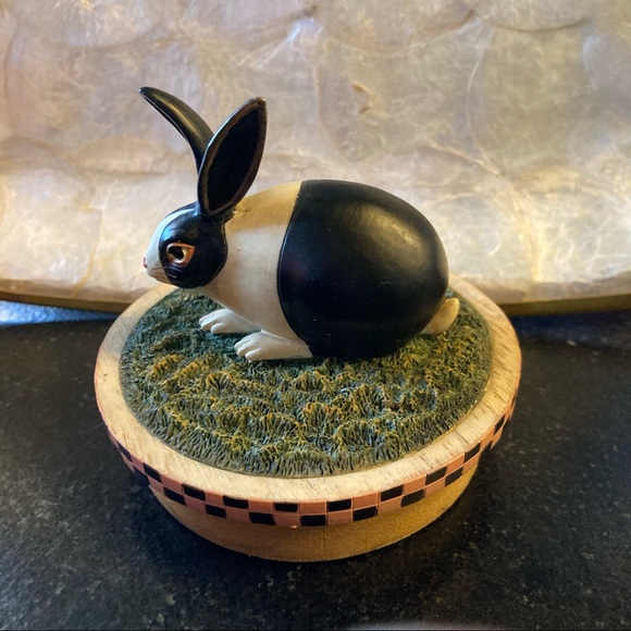Warren Kimble Dutch Rabbit Candle topper. Yankee candle Country Classic